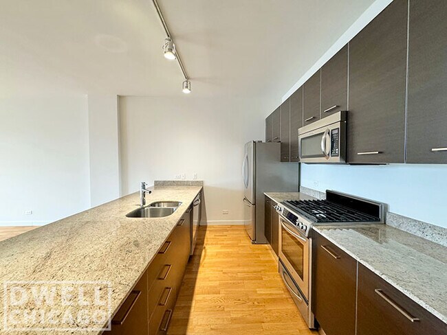 Photo - 942 W Huron St Unit 2