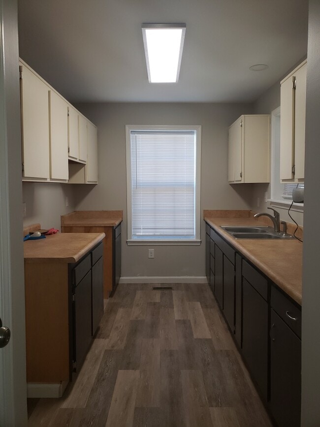 Photo - 864 S 24th St