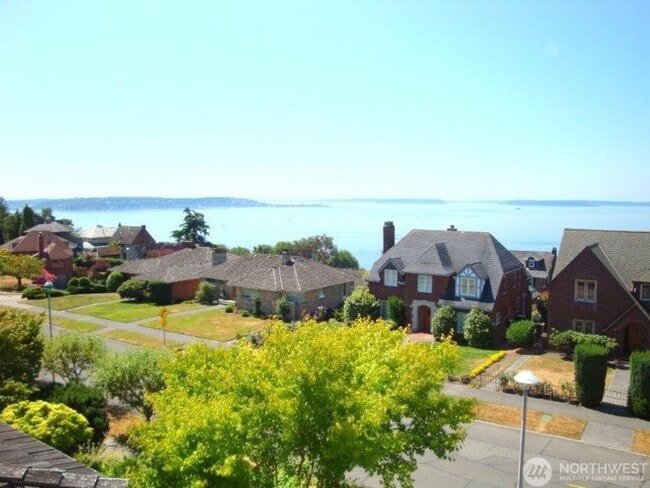 Photo - 5Bd/2.75Ba Seattle Home