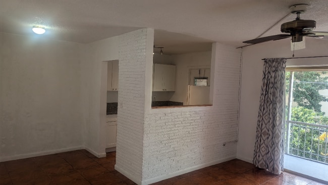 Photo - 20400 NW 7th Ave Unidad 204