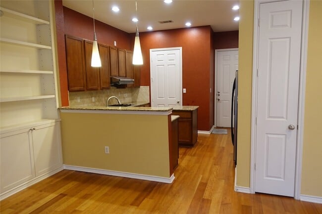 Photo - 2105 Lucerne Cove