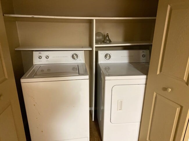 Photo - 3 Bedroom, 1 Bath House for Rent - All Appliances Included