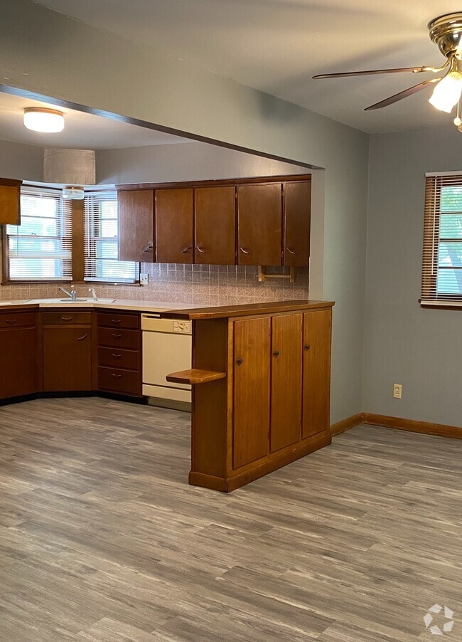 Building Photo - 1342 S Market St Rental