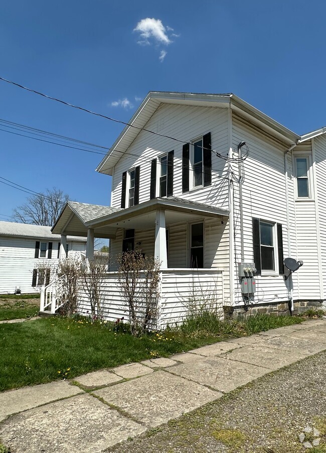 Building Photo - 914 College Ave Unit A - Lower Rental