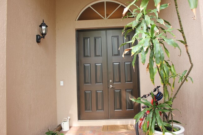 Photo - 1342 Crossbill Court