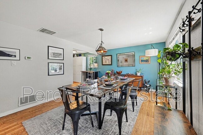 Photo - 1595 W Maple Ave