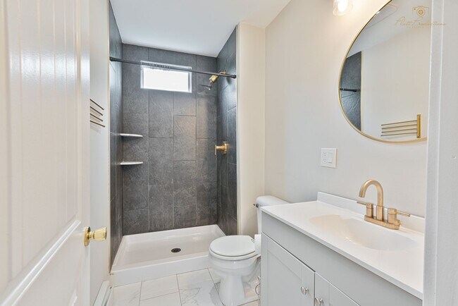 Photo - Completely renovated studio with all utils included AVAILABLE 6/1/2026 Unidad #3