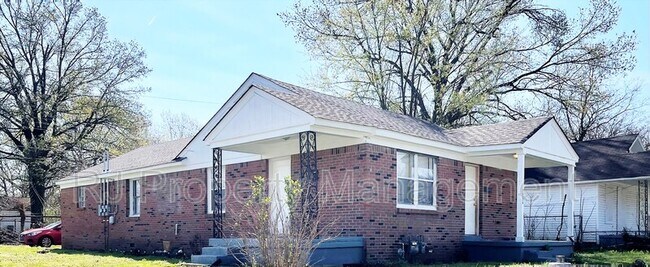 Photo - 802 Cella St