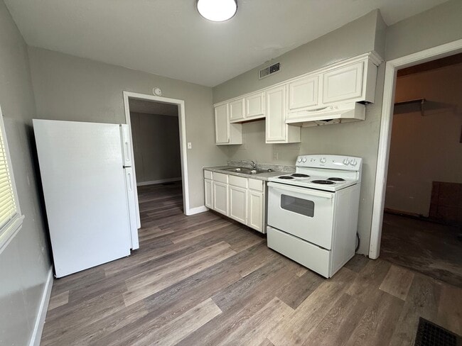 Photo - 2204 S Vine St