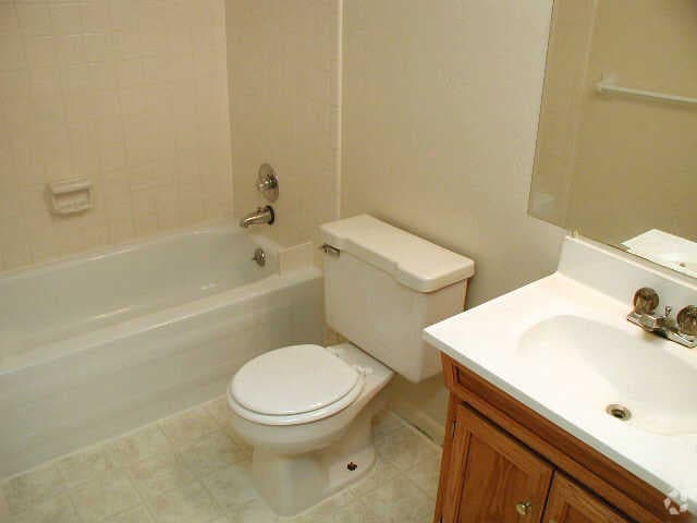 First Bathroom - Sonsrena Apartments