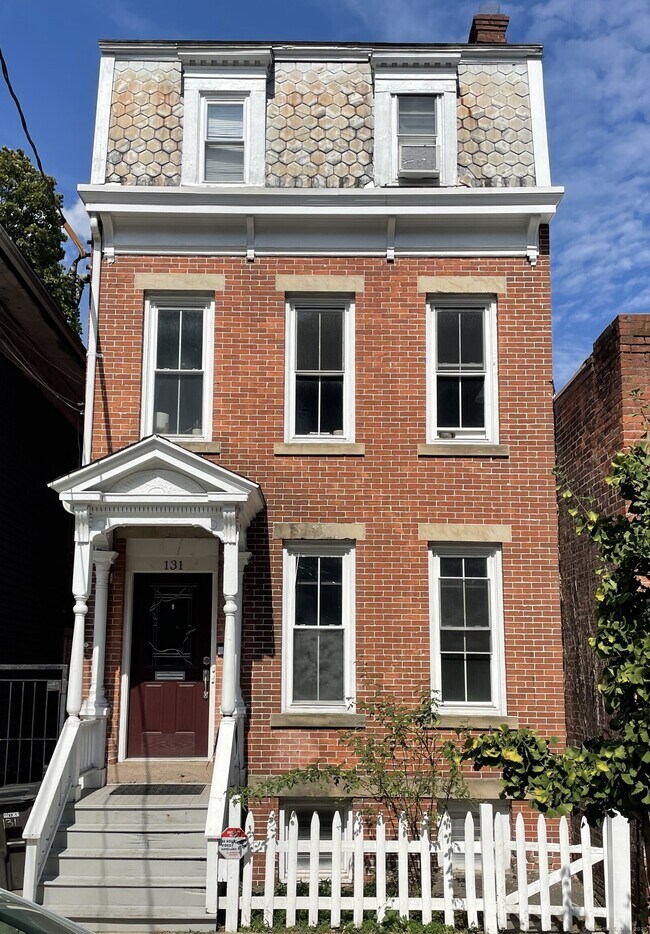 Building Photo - 131 Bradley St Unit 1 Rental