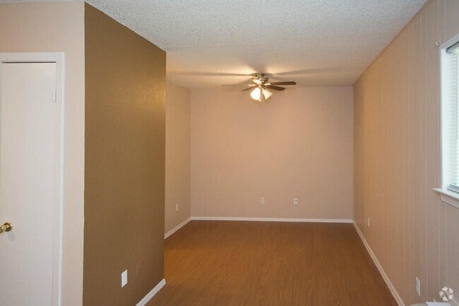 Building Photo - 400 W 34th St Unit 206 Rental