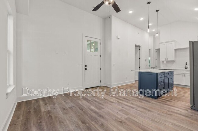 Photo - 2305 Kirby Ave