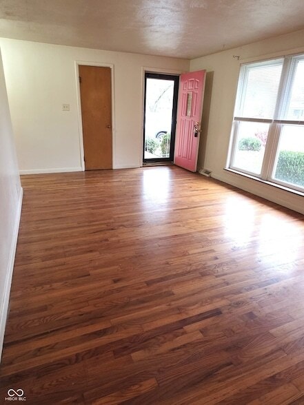 Photo - 10701 Broadway St