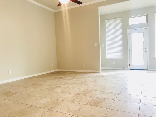 Photo - 2242 Derussy Hills