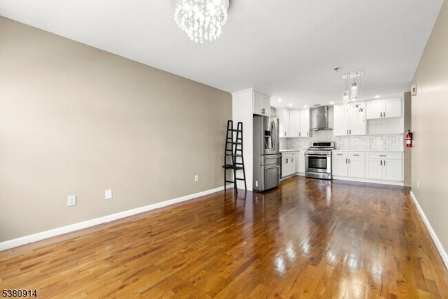 Photo - 110 16th Ave