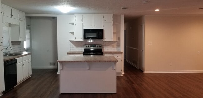 Photo - 871 Jefferson Dr SW