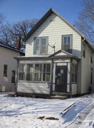 Photo - Stunning Single Family Home in Dayton's Bluff! Move in Specials