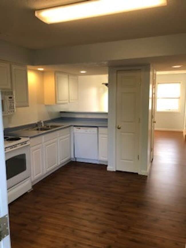 3354 S Oaklawn Cir