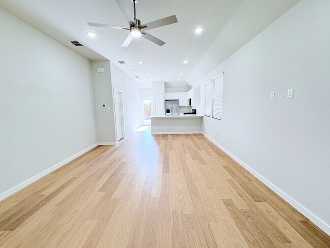 Photo - 401 Green Gables Dr