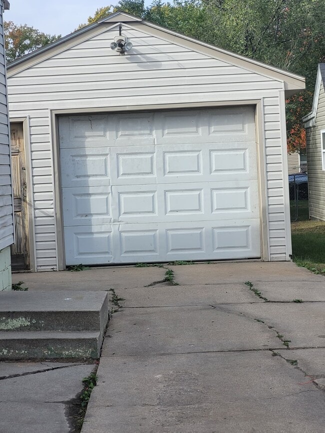 Photo - 1320 N Broadwell Ave