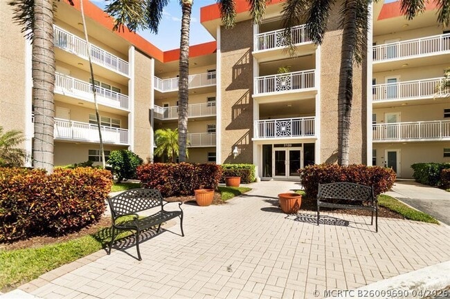 Building Photo - 3100 NE 48th Ct Unit 413