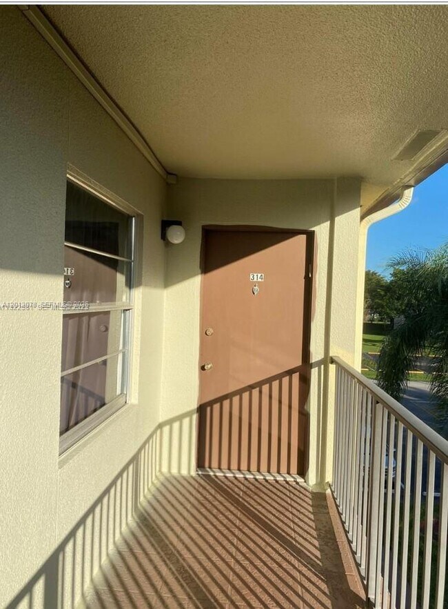 Photo - 150 SW 134th Way Unidad 314R