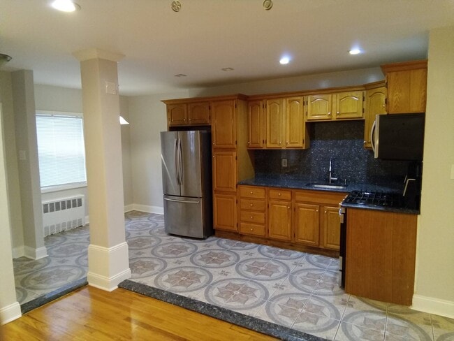 Building Photo - 1464 E 102nd St Rental