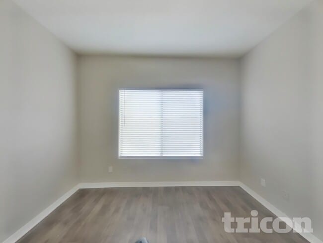 Photo - 1406 W Emerald Ave