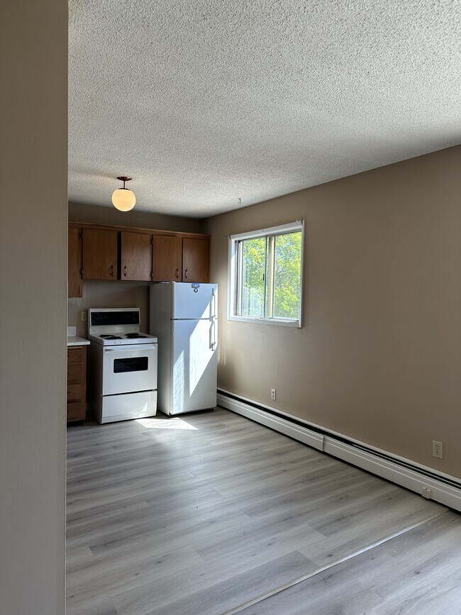 Photo - 9625-9156 156 St Unit 302