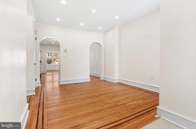 Photo - 6812 Sprague St