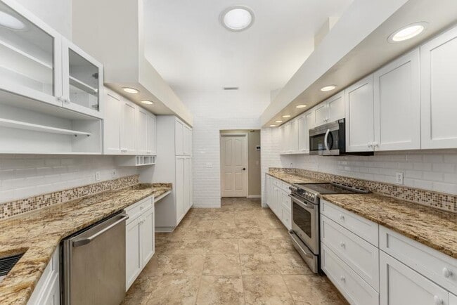 Photo - 4 bedroom in Gainesville FL 32606