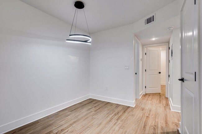 Photo - K632 - Twelve Oaks #304 Unidad 304