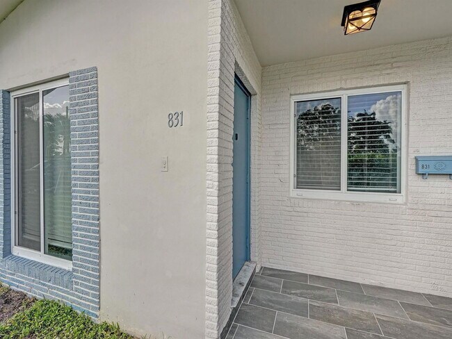Photo - 831 SW 14th St