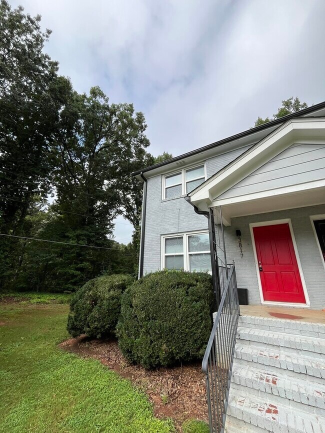 Building Photo - Adorable 2 Bed 1 Bath Available NOW! Unit 3817 Rental