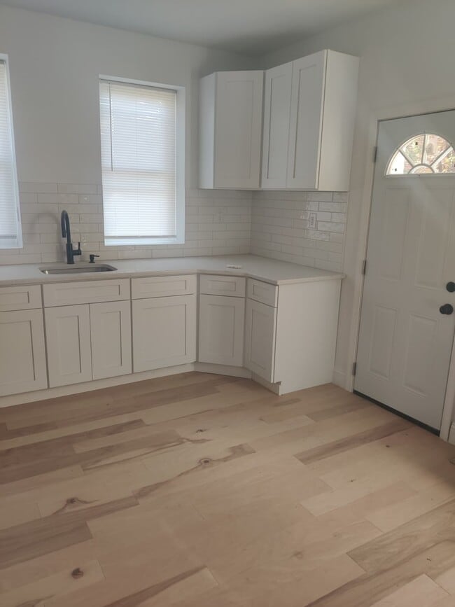 Photo - 1620 Lindley Ave