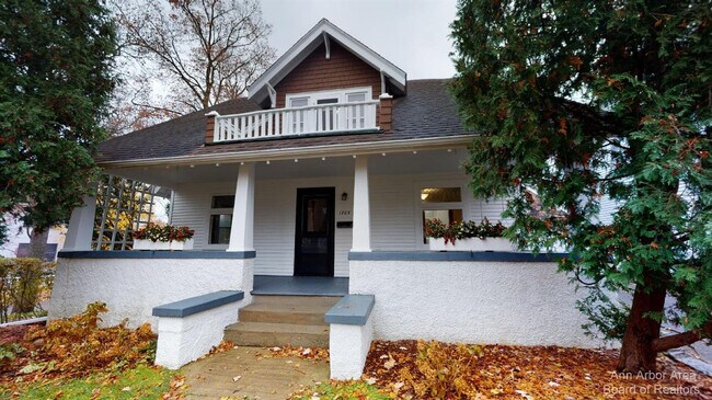 Building Photo - 1705 Jackson Ave