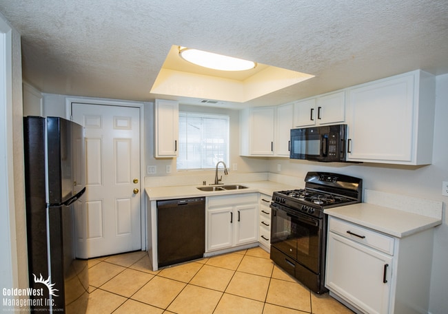 Photo - Spacious and Maintained 2Bdm 1.5Ba Townhome in Henderson.