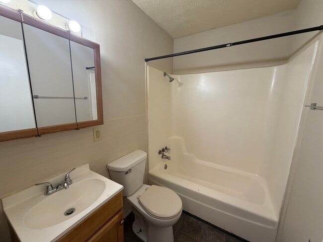 Photo - 1016 Camaro-