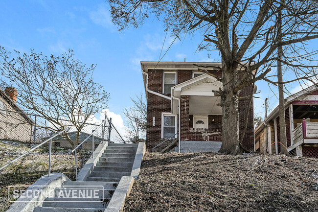 Photo - 1942 Laketon Rd House