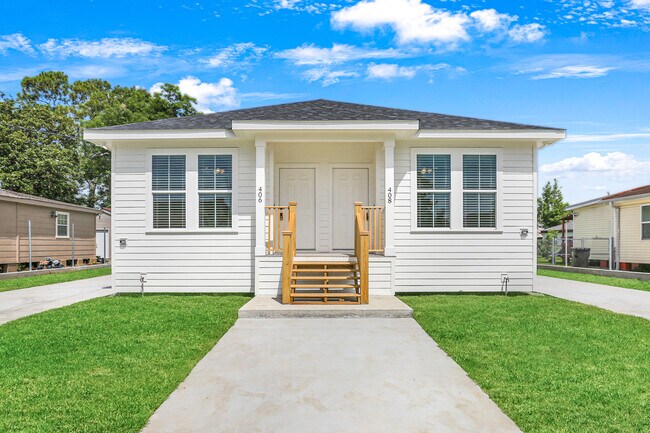 Photo - 406 Community St