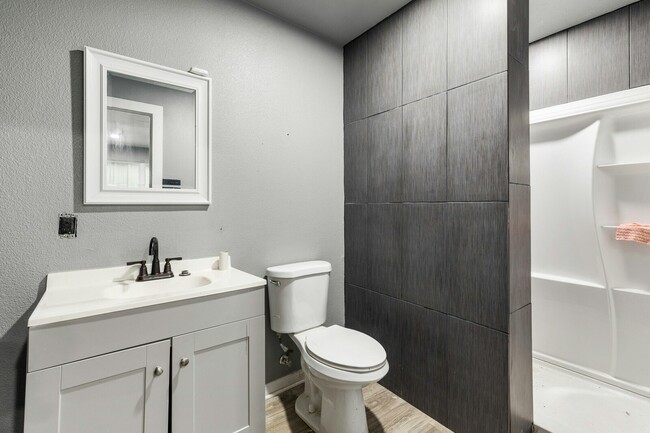 Photo - 256 Candyce Dr