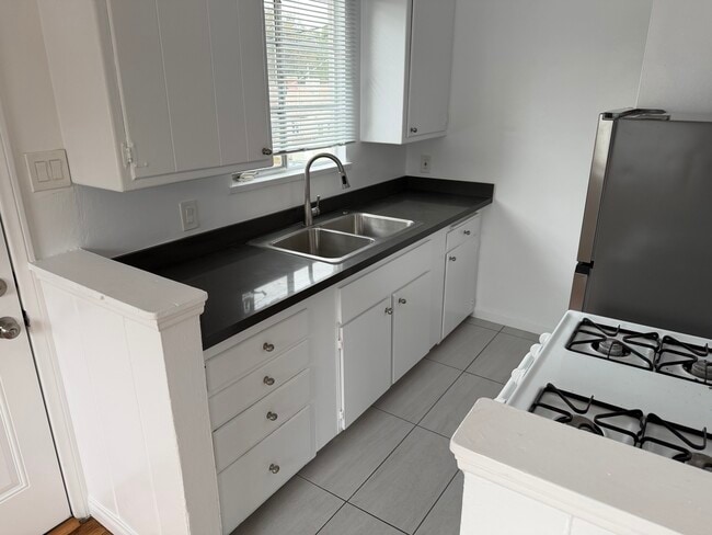 Photo - 11622 Chandler Blvd