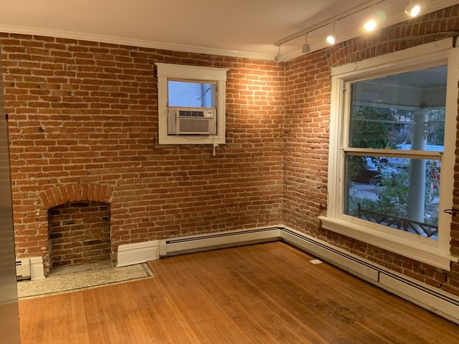 Living Area - 1638 Adams St Unidad A