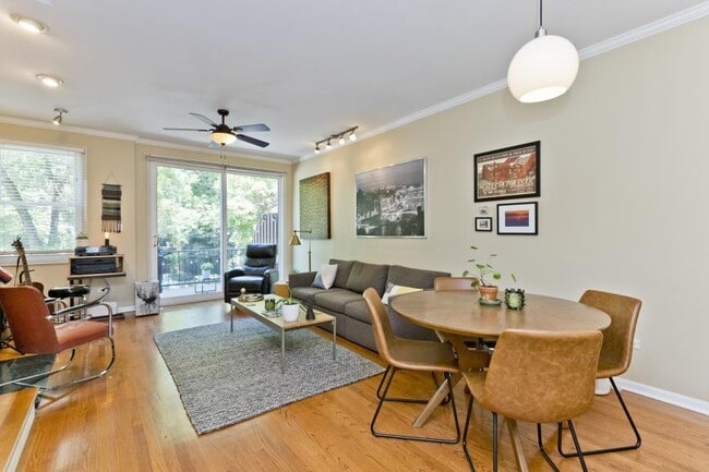 Building Photo - 3 bedroom in Chicago IL 60660 Rental