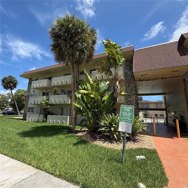Building Photo - 7505 SW 82nd St Unit 206