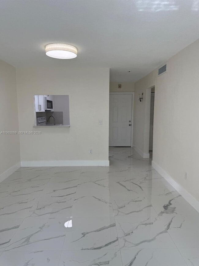 Photo - 4298 NW S Tamiami Canal Dr Unidad 5