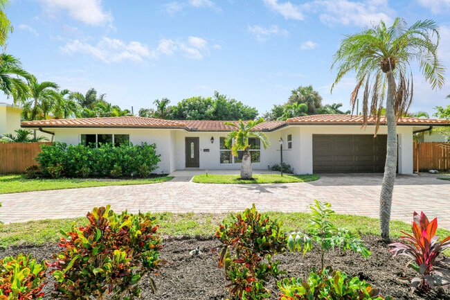 Building Photo - 2620 NE 25th St