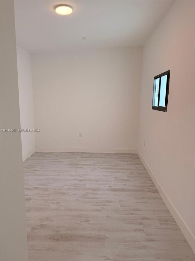 Photo - 860 NW 171st St Unit b