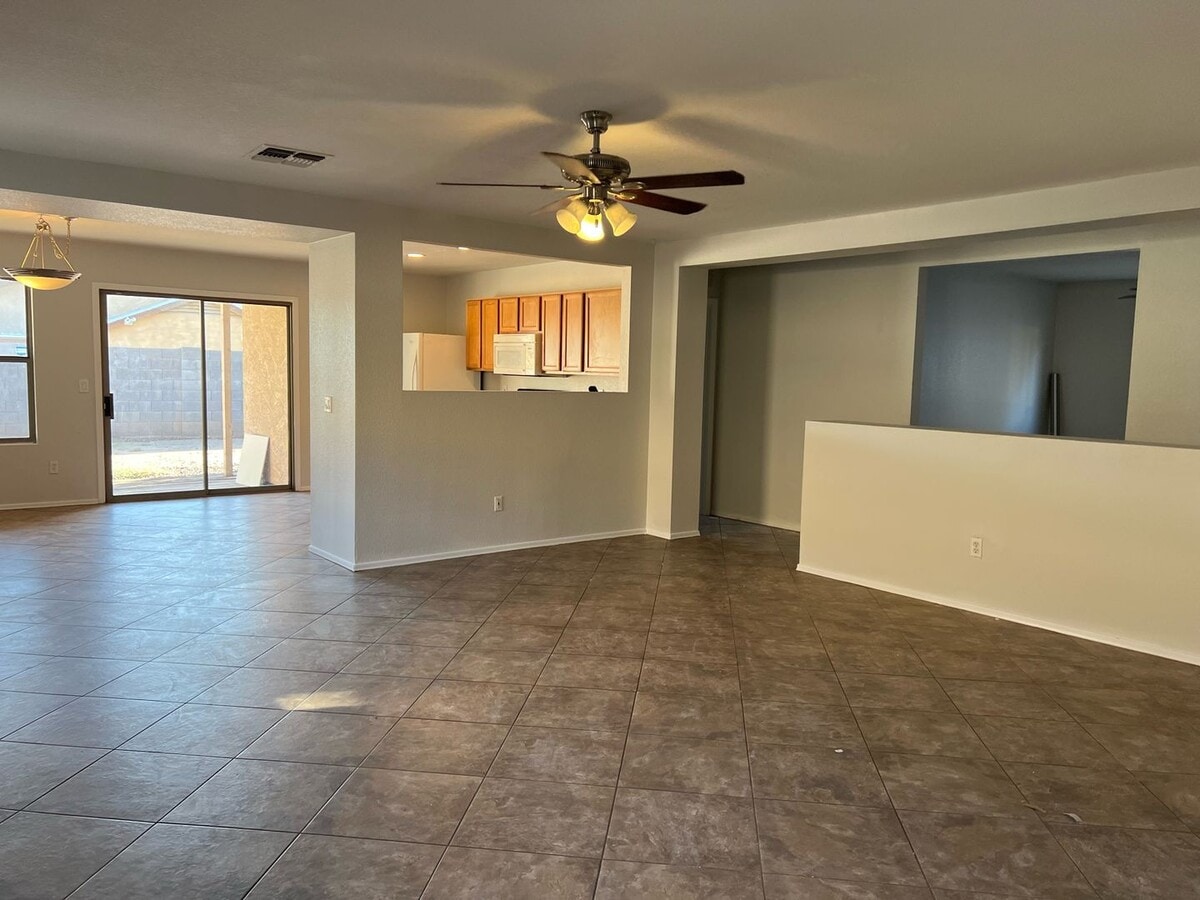 3 bed, 2 bath, 1,647 sqft - 3 bed, 2 bath, 1,647 sqft